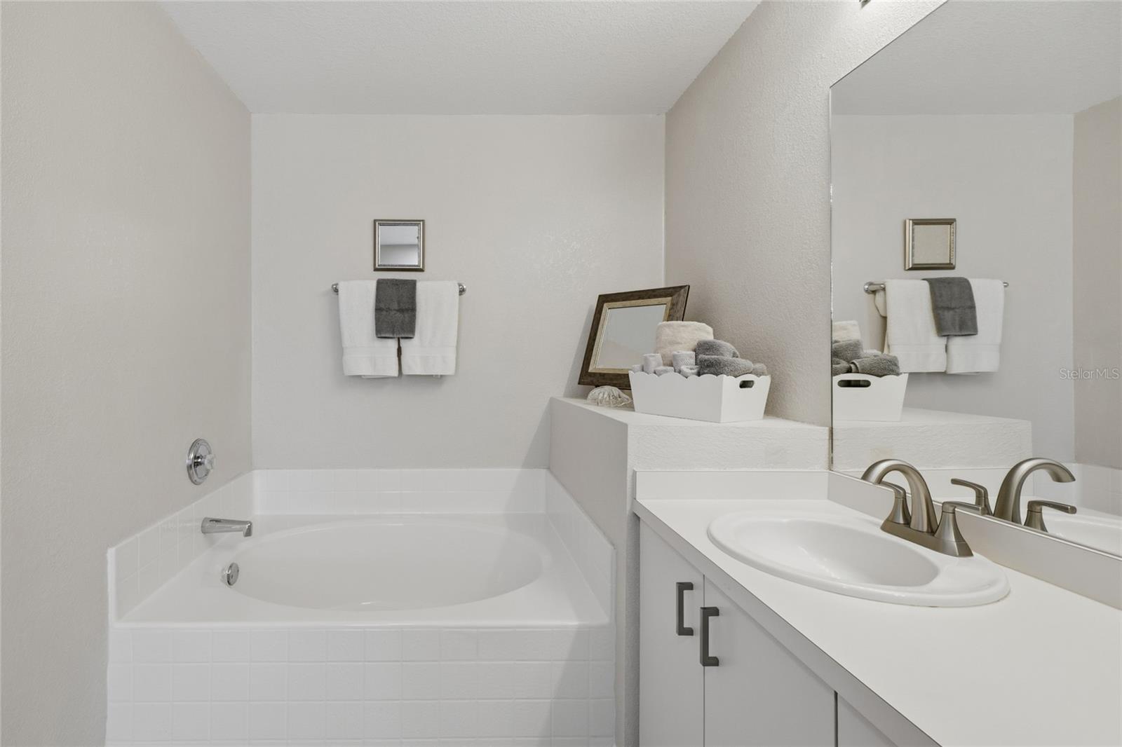 Image 25 of 49 For 4219 Eastlake Court