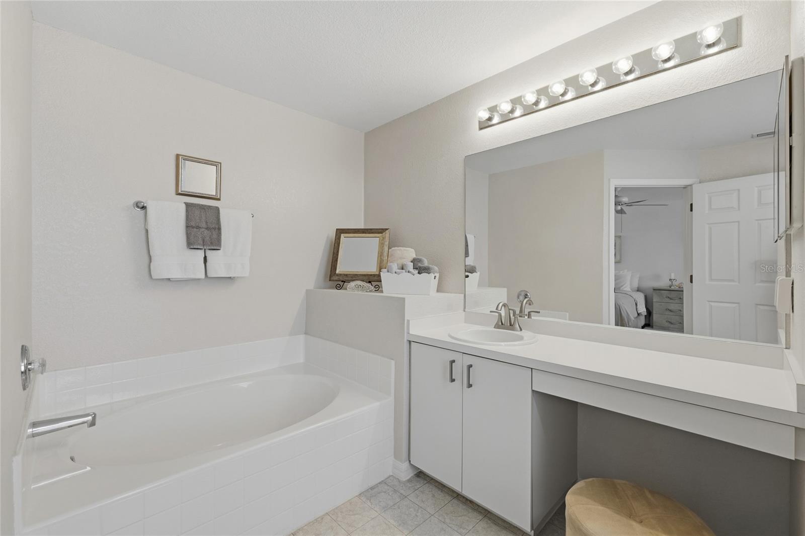 Image 29 of 49 For 4219 Eastlake Court