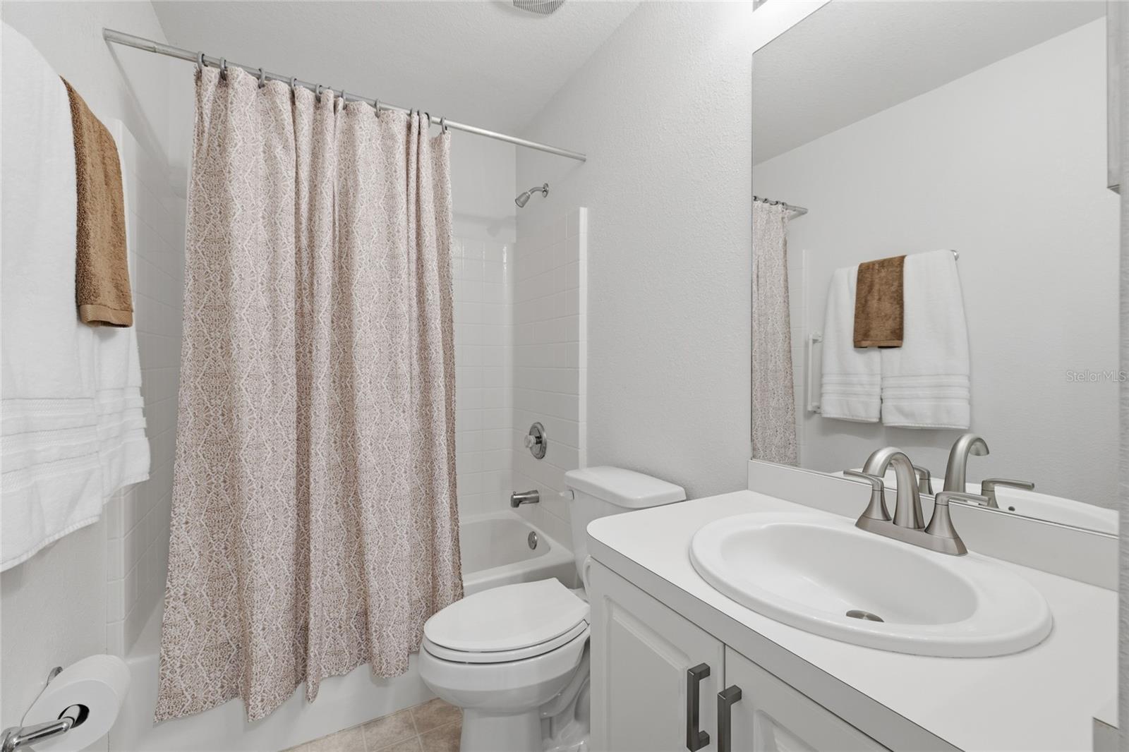 Image 33 of 49 For 4219 Eastlake Court