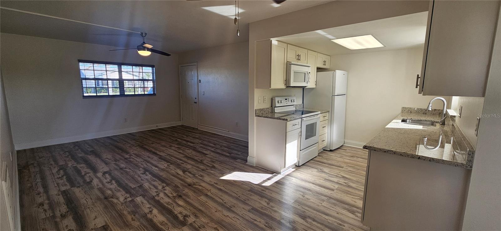 Image 5 of 16 For 1506 Edgewater Circle 2