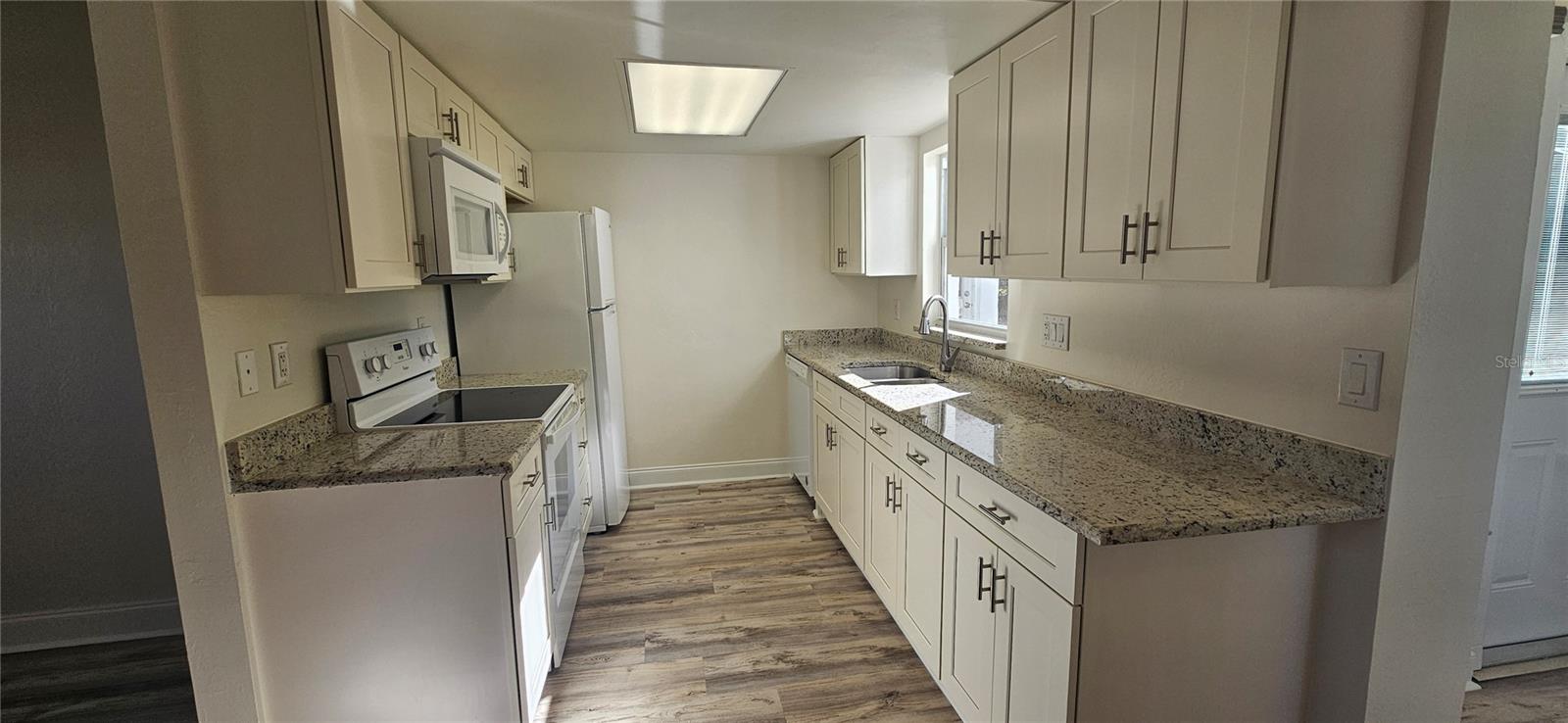 Image 6 of 16 For 1506 Edgewater Circle 2