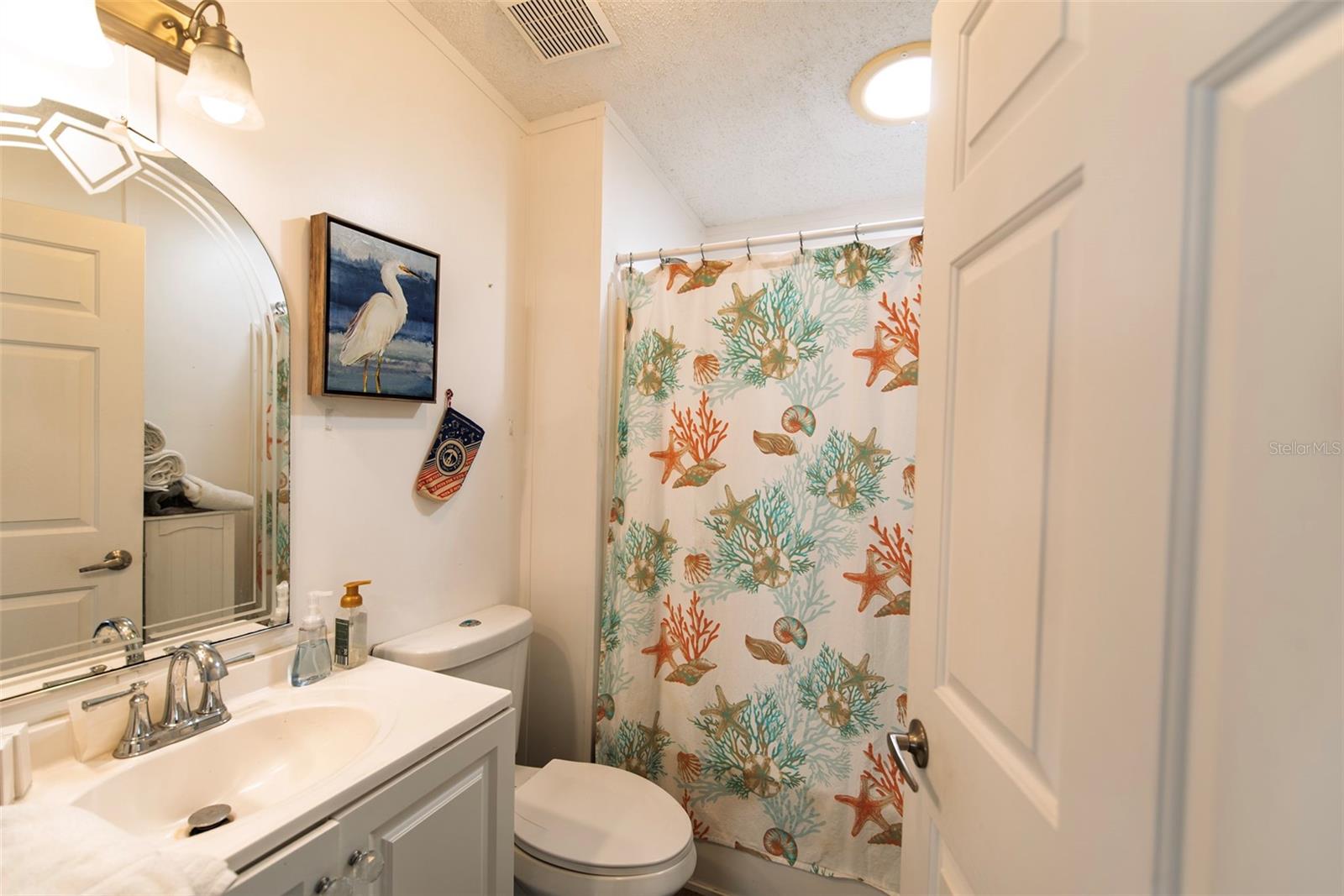 Image 12 of 25 For 8 Holland Drive