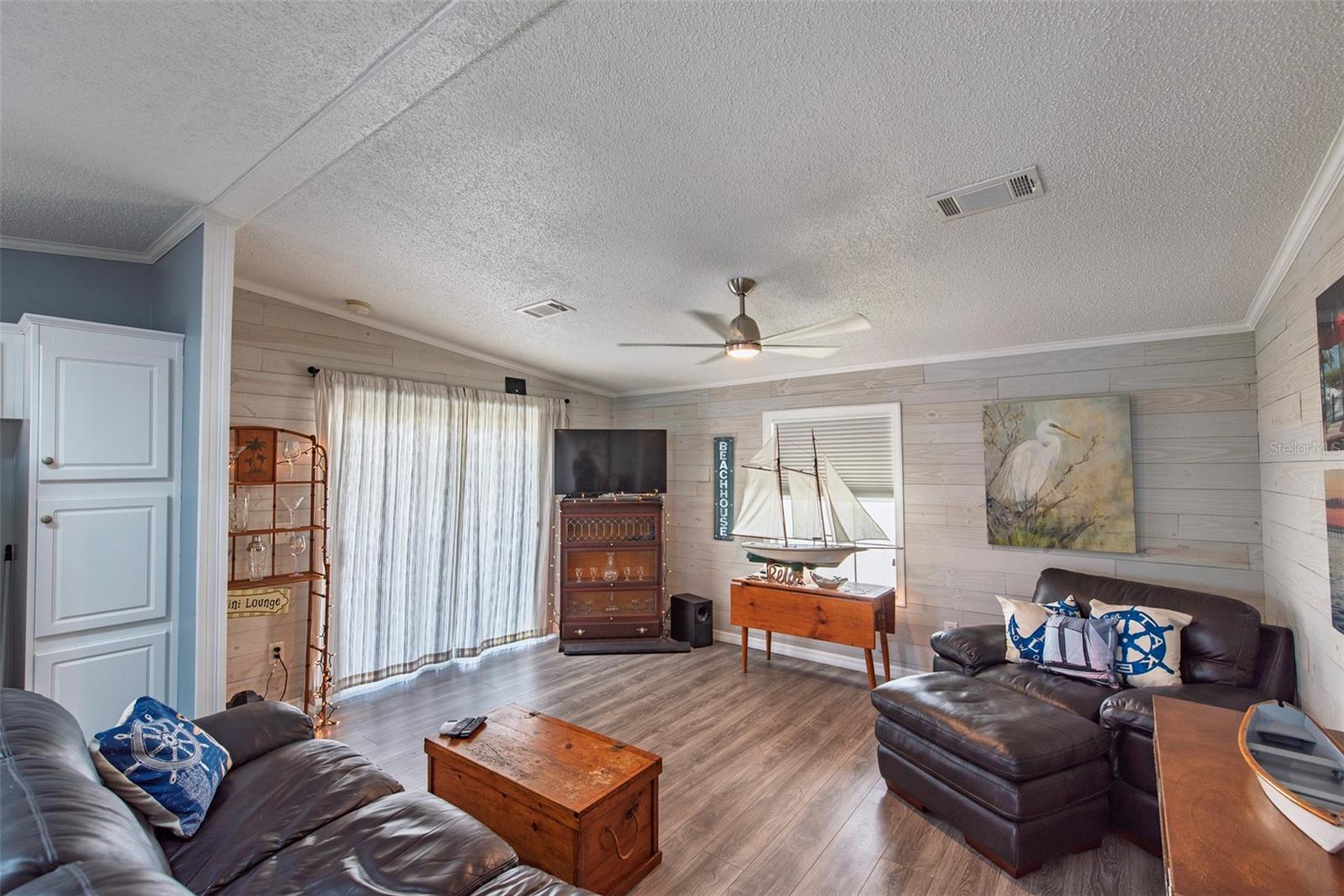 Image 5 of 25 For 8 Holland Drive