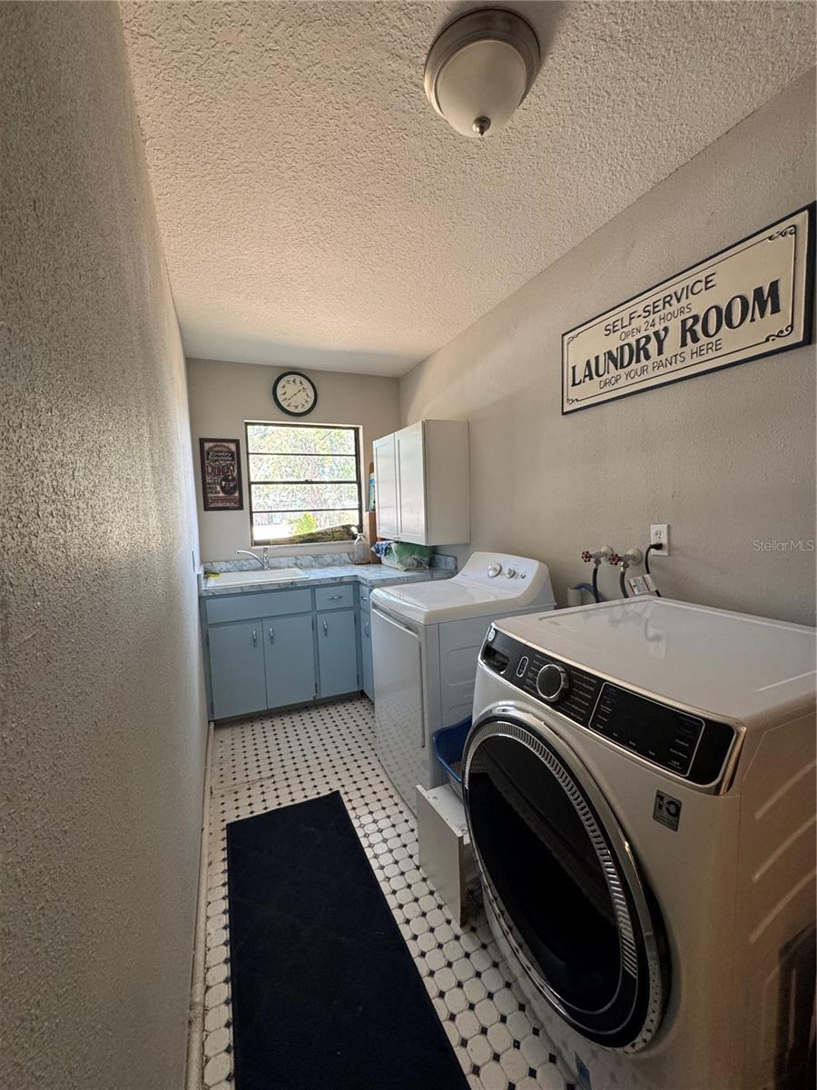 Image 26 of 38 For 701 Roanoke Place