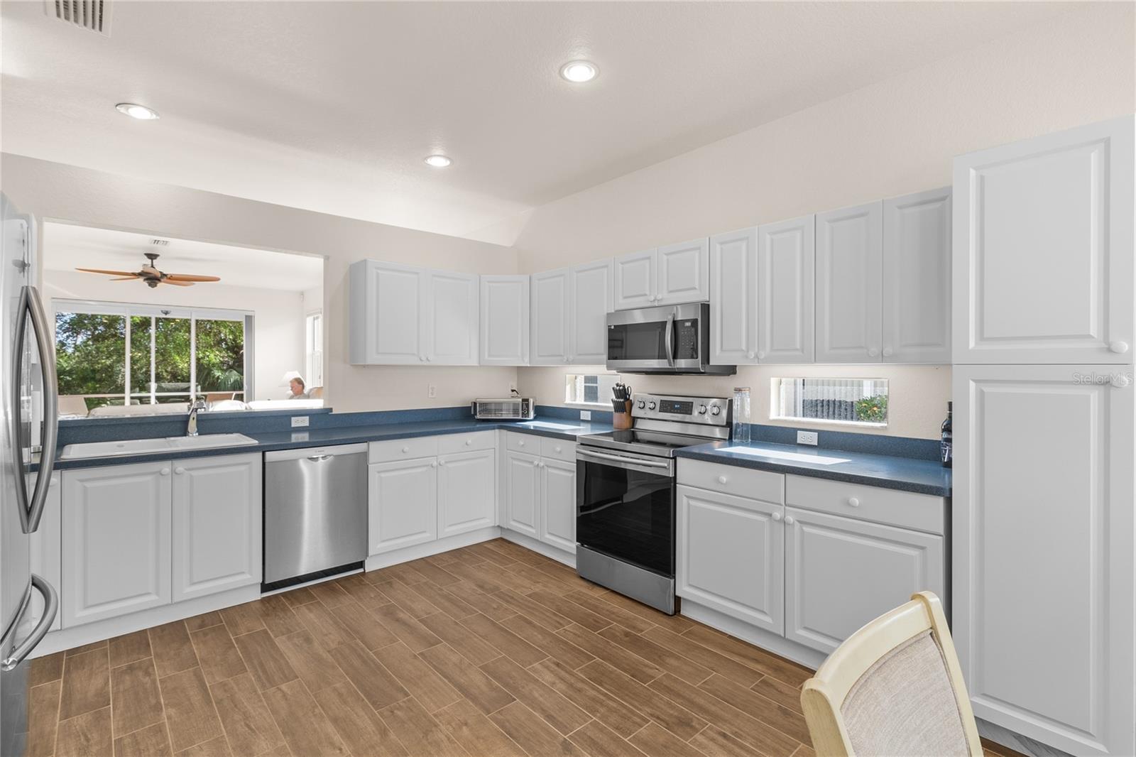 Image 10 of 53 For 1937 Scarlett Avenue