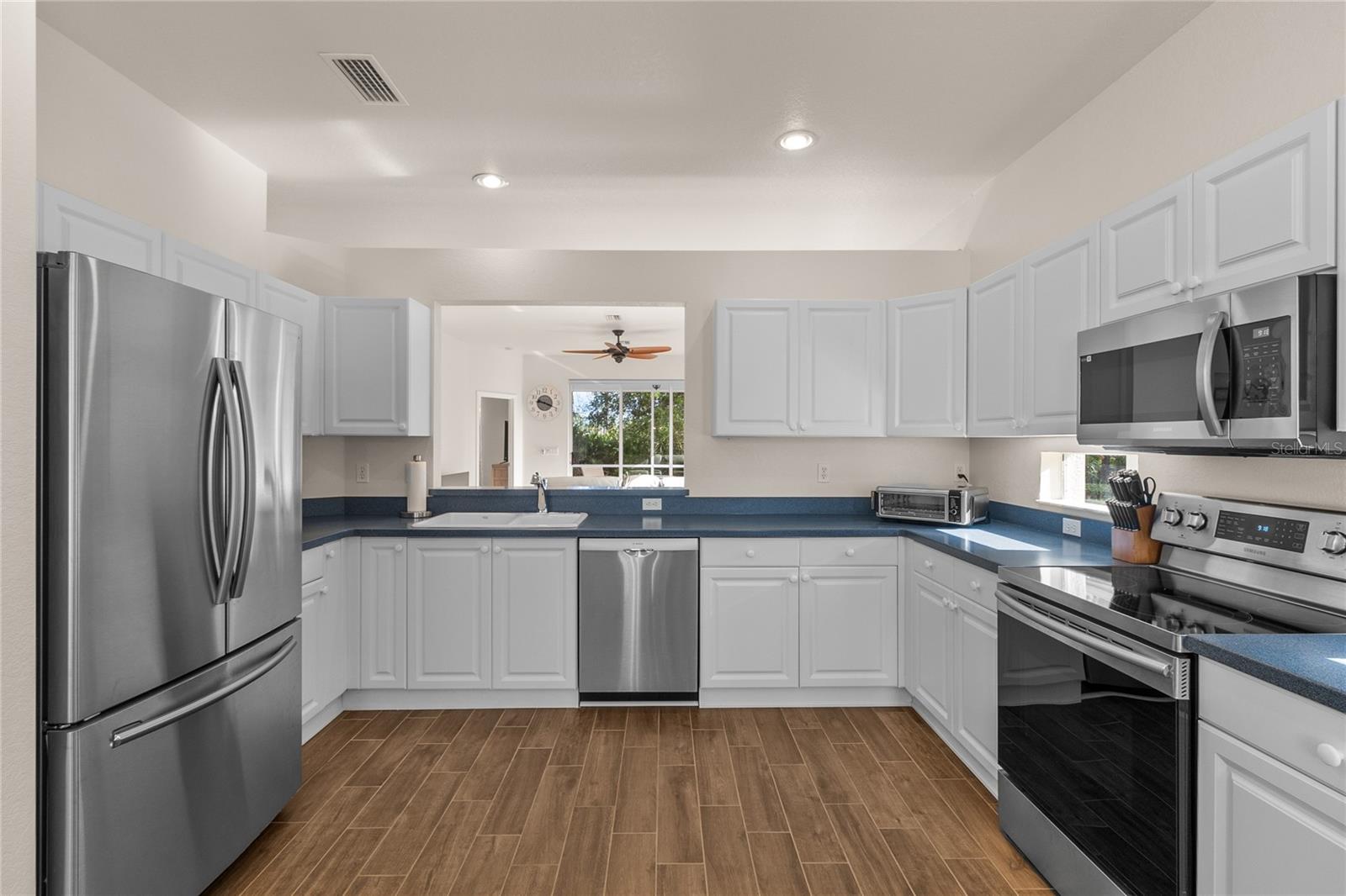 Image 11 of 53 For 1937 Scarlett Avenue