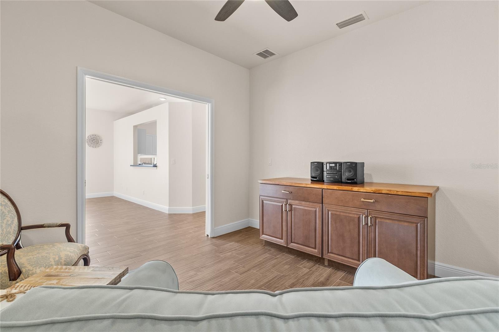 Image 20 of 53 For 1937 Scarlett Avenue