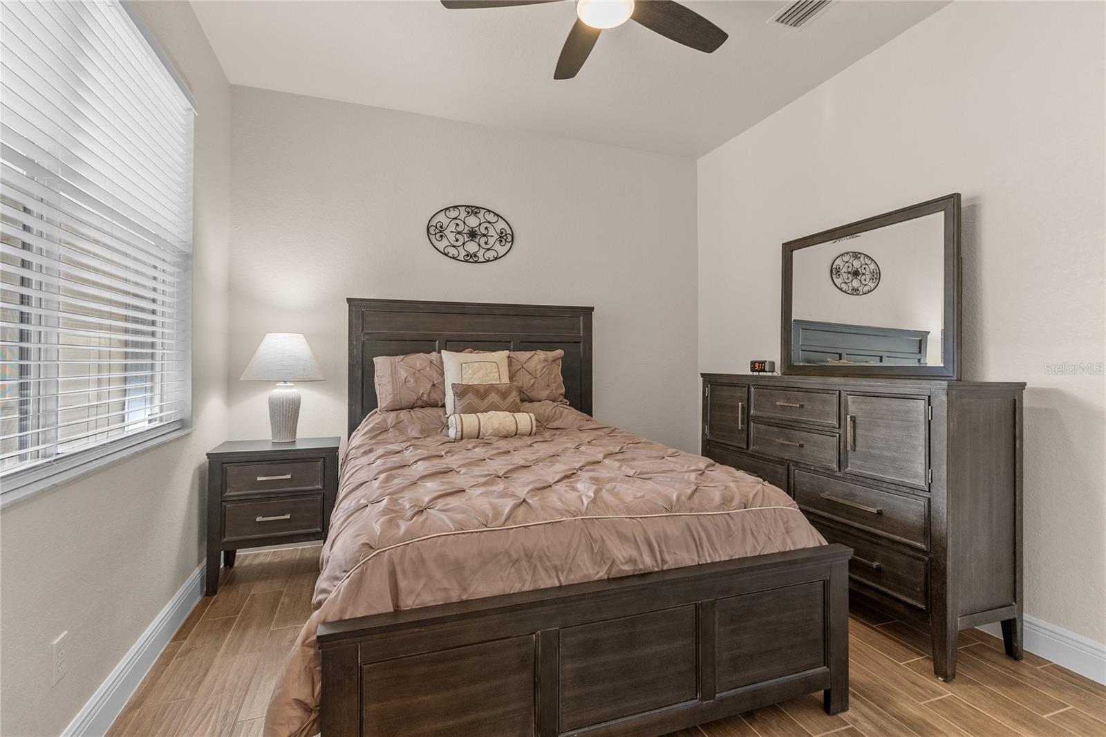 Image 22 of 53 For 1937 Scarlett Avenue