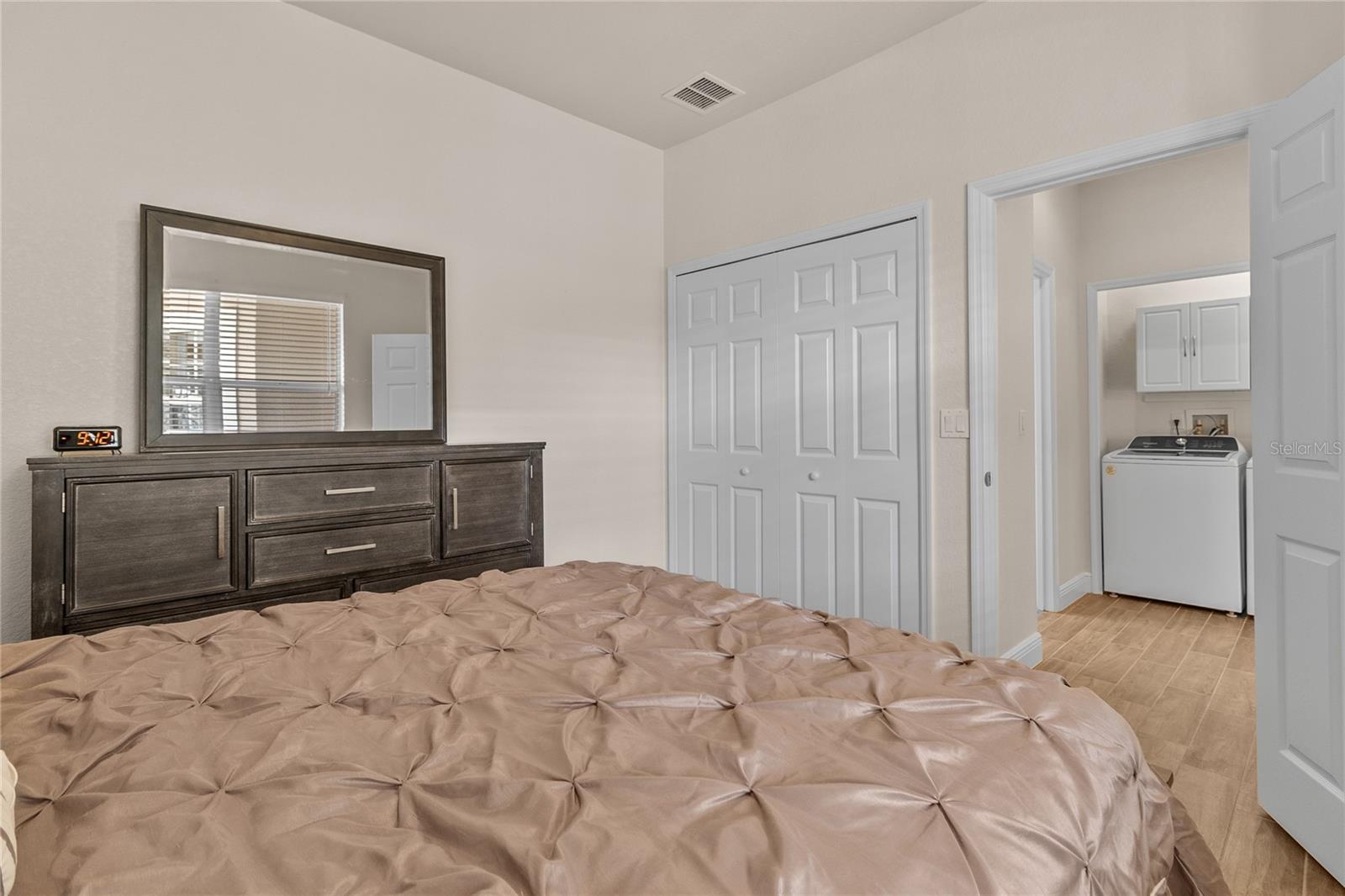 Image 23 of 53 For 1937 Scarlett Avenue