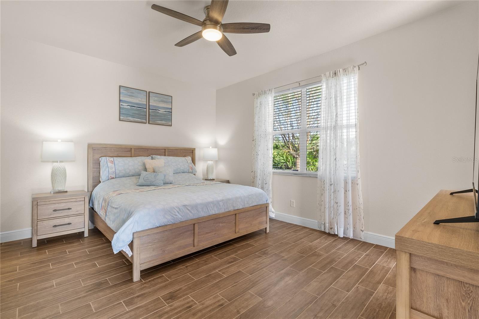 Image 28 of 53 For 1937 Scarlett Avenue