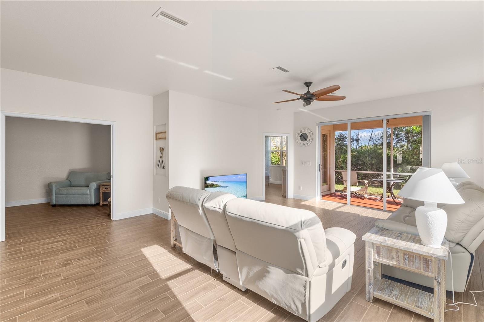 Image 5 of 53 For 1937 Scarlett Avenue