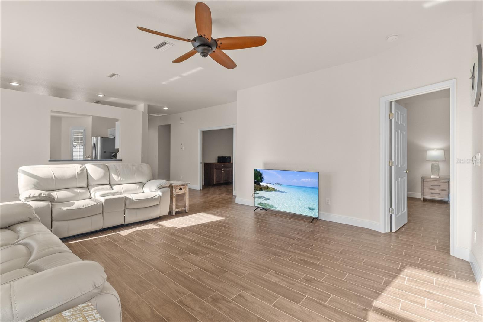 Image 7 of 53 For 1937 Scarlett Avenue