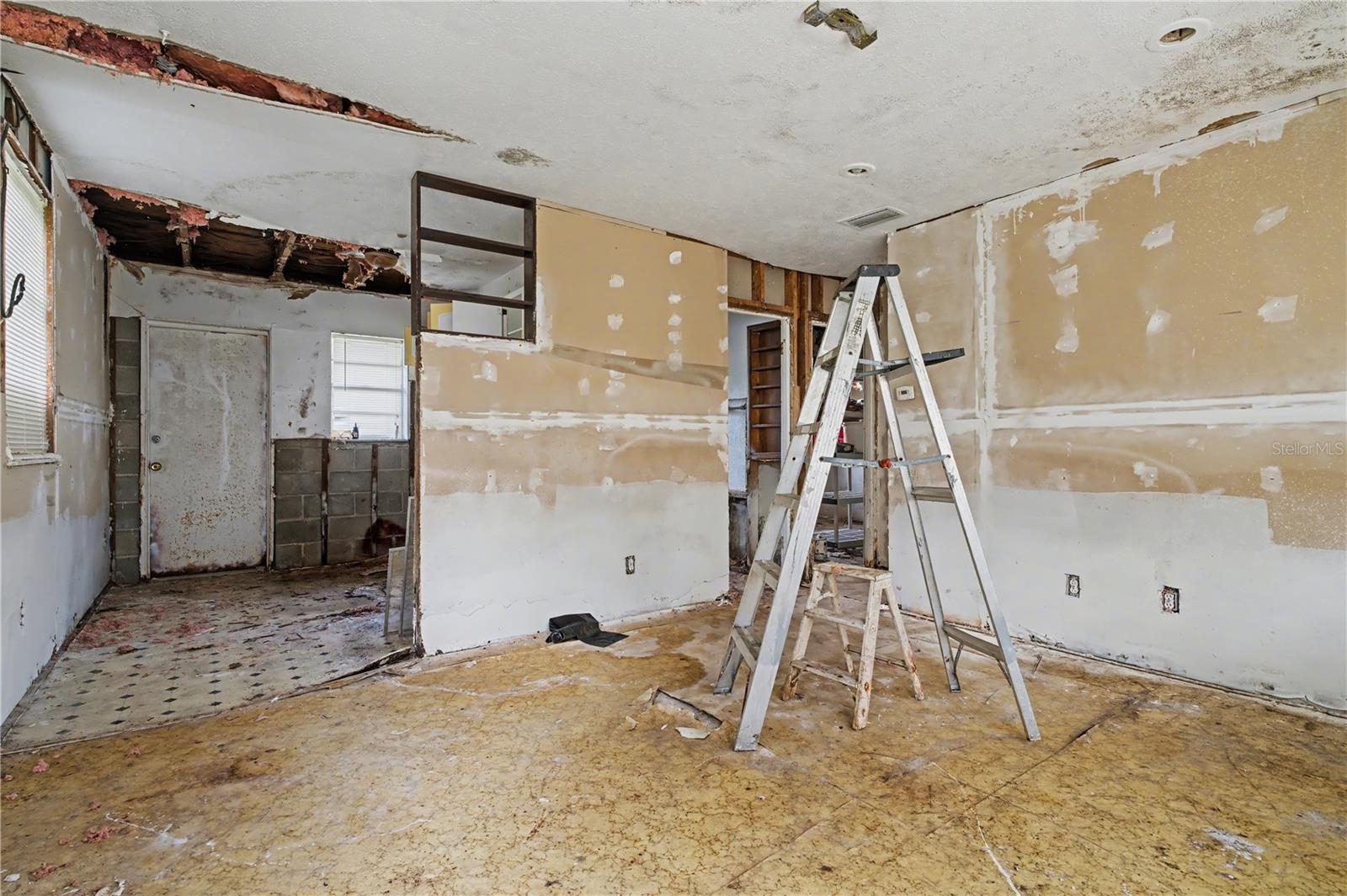 Image 5 of 15 For 1432 Coral Ridge Drive