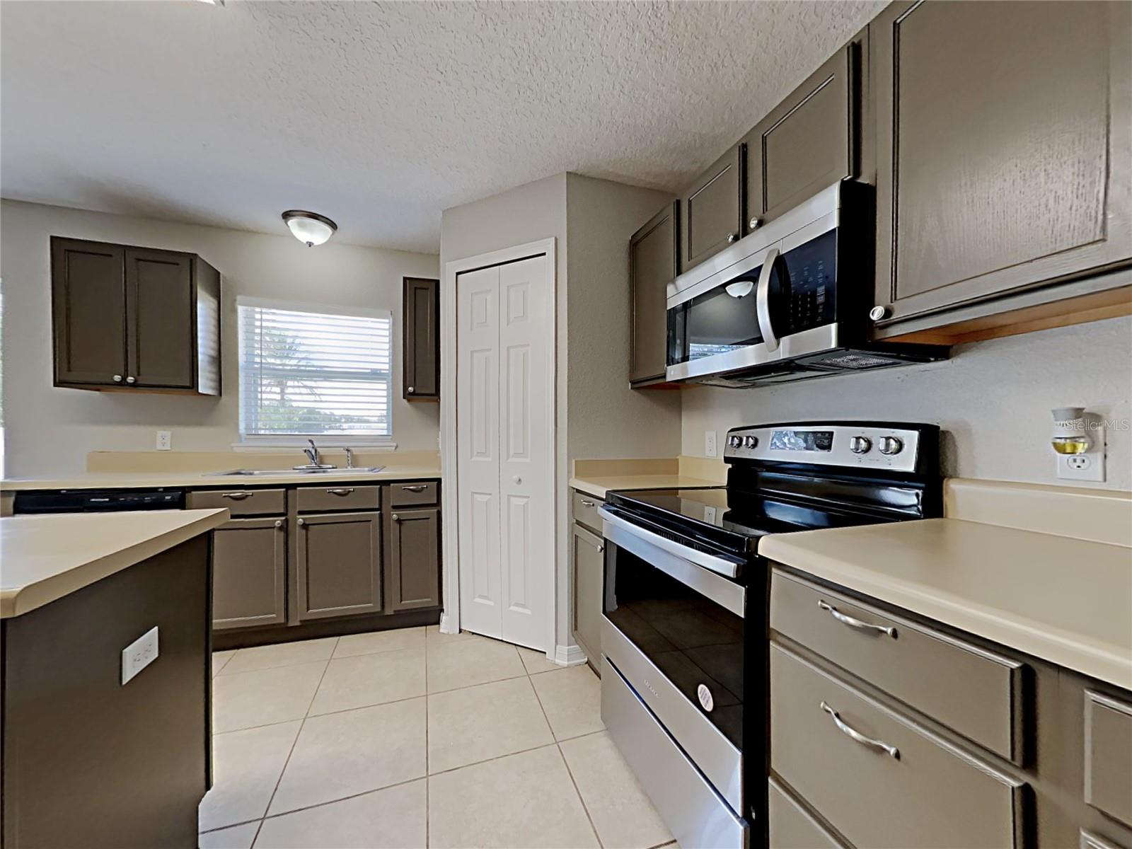 Image 6 of 27 For 358 Lake Shepard Drive