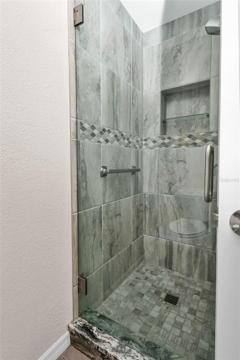 Image 24 of 68 For 255 End Drive 2211