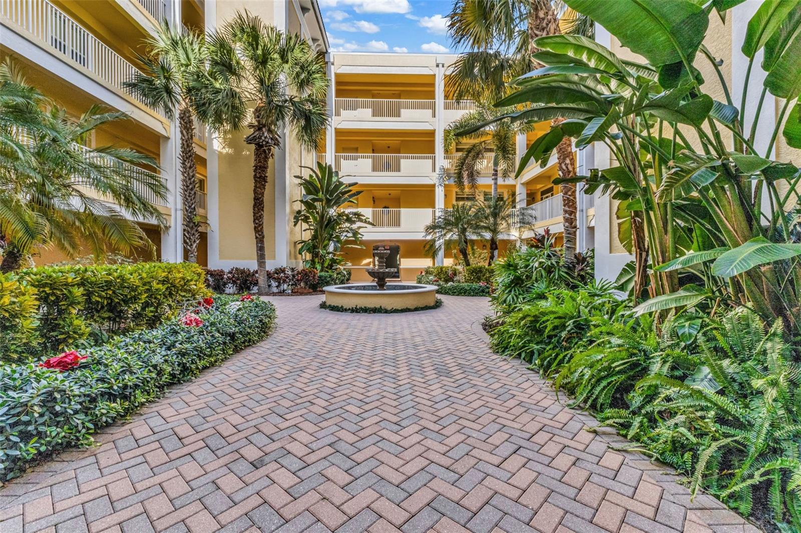 Image 3 of 68 For 255 End Drive 2211