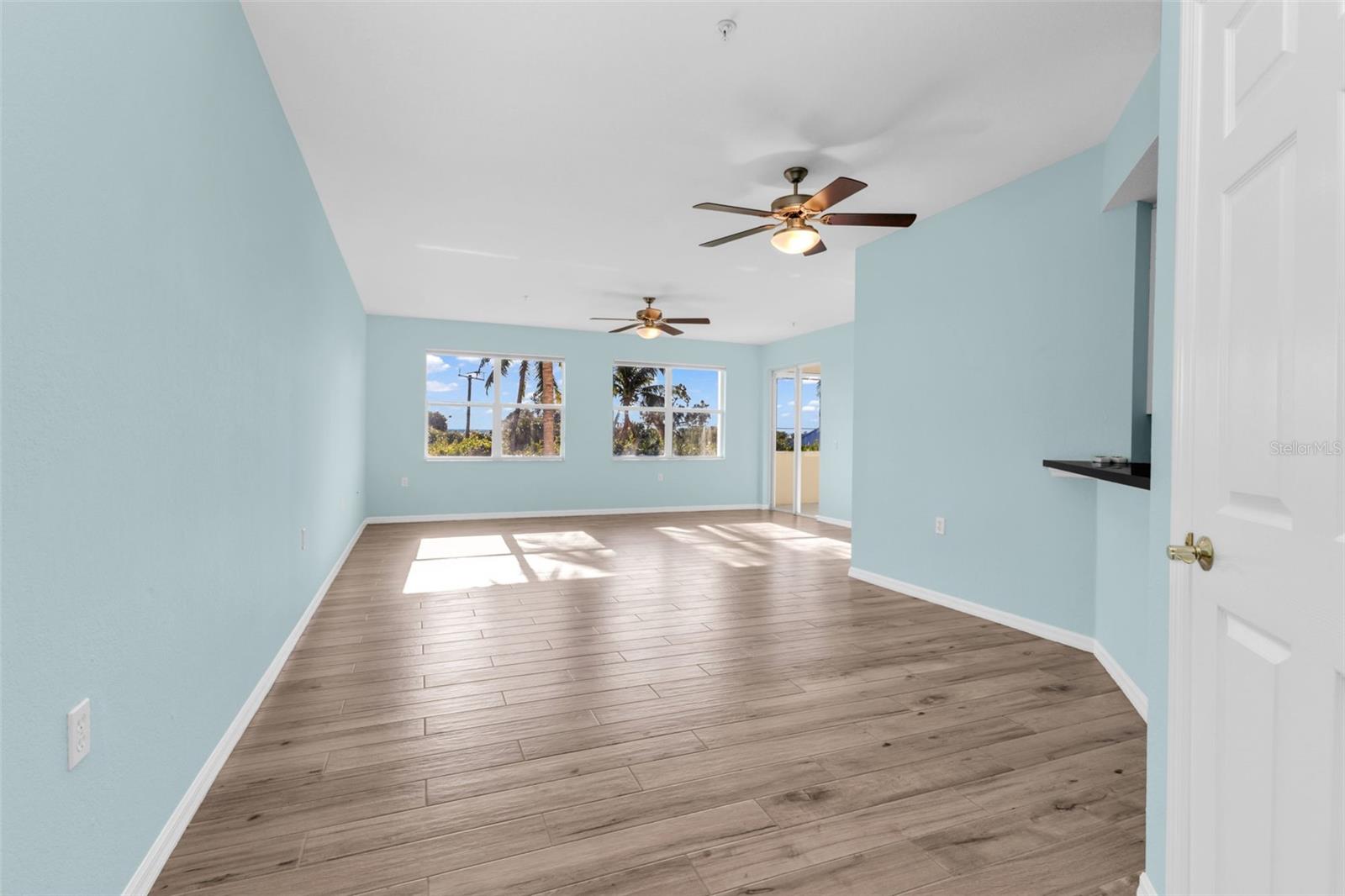 Image 4 of 68 For 255 End Drive 2211