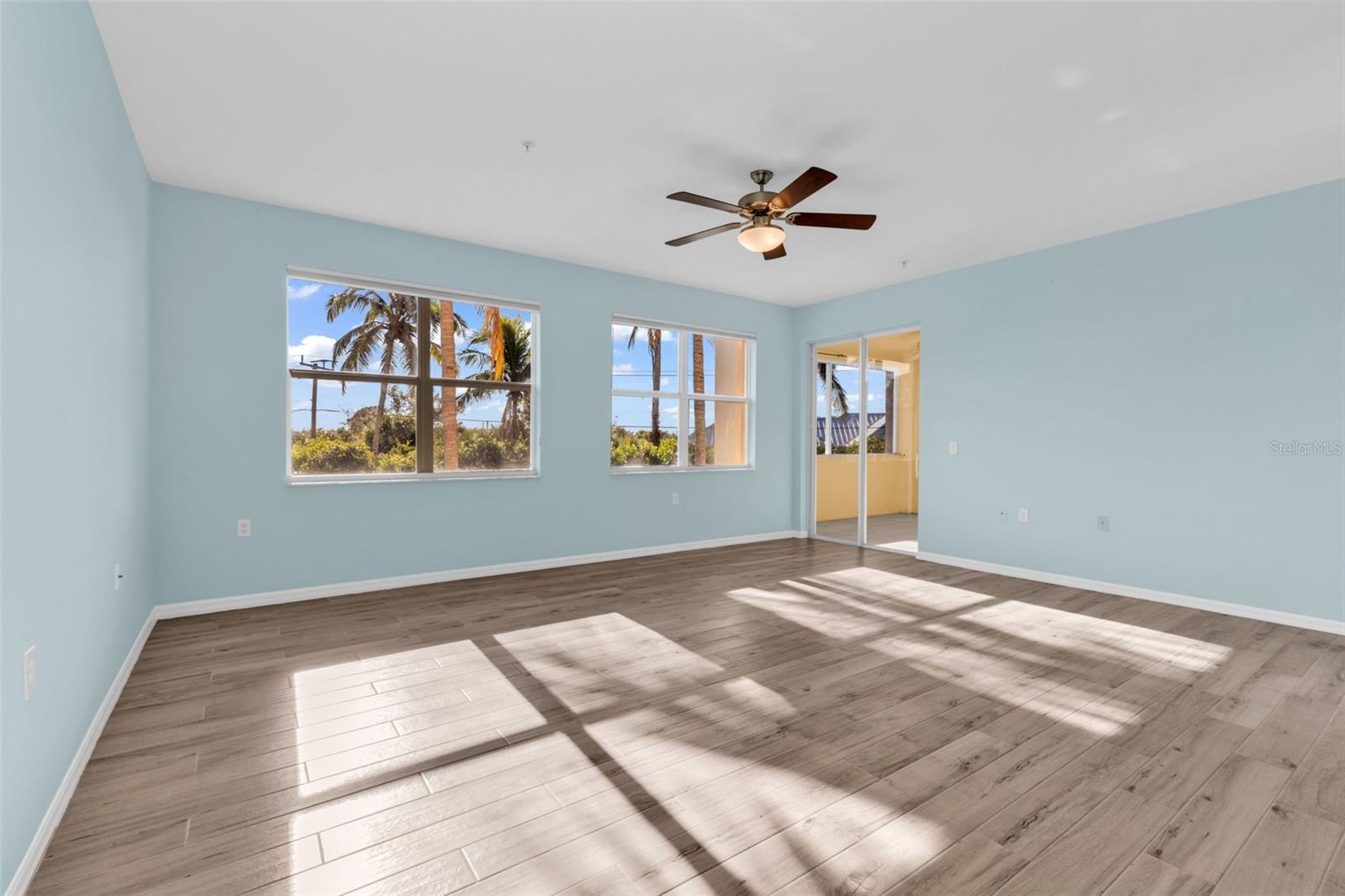 Image 5 of 68 For 255 End Drive 2211