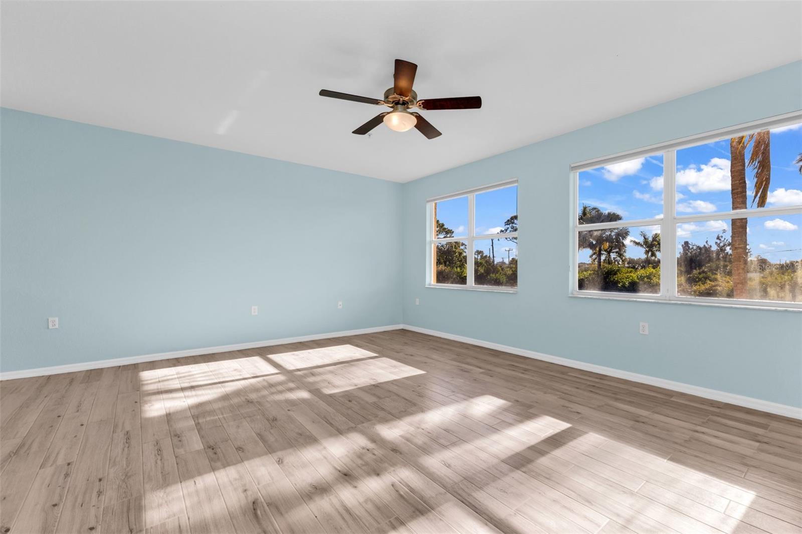 Image 7 of 68 For 255 End Drive 2211