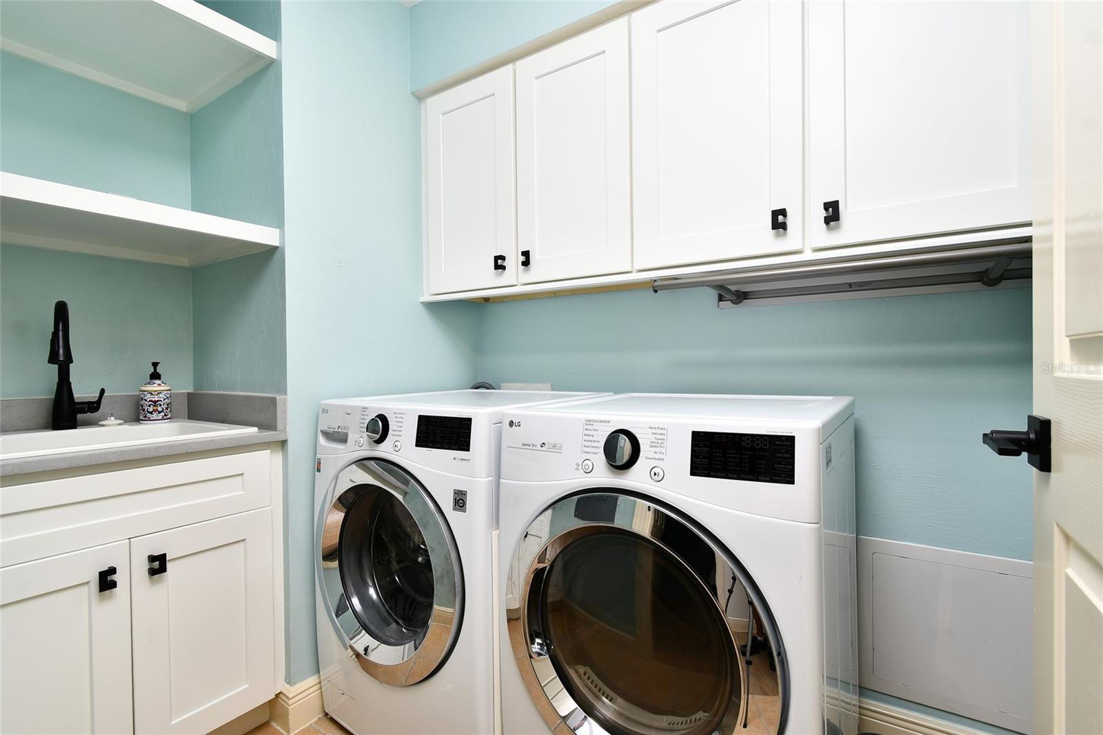 Image 12 of 42 For 3321 Sunset Key Circle 408