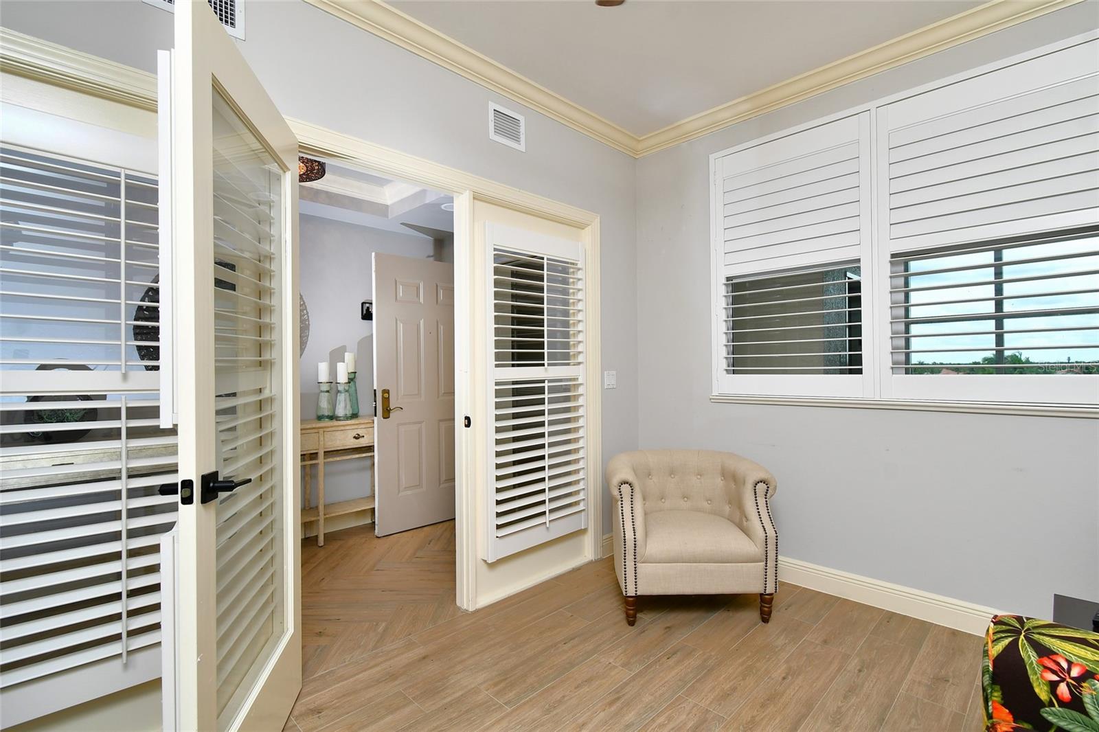 Image 13 of 42 For 3321 Sunset Key Circle 408