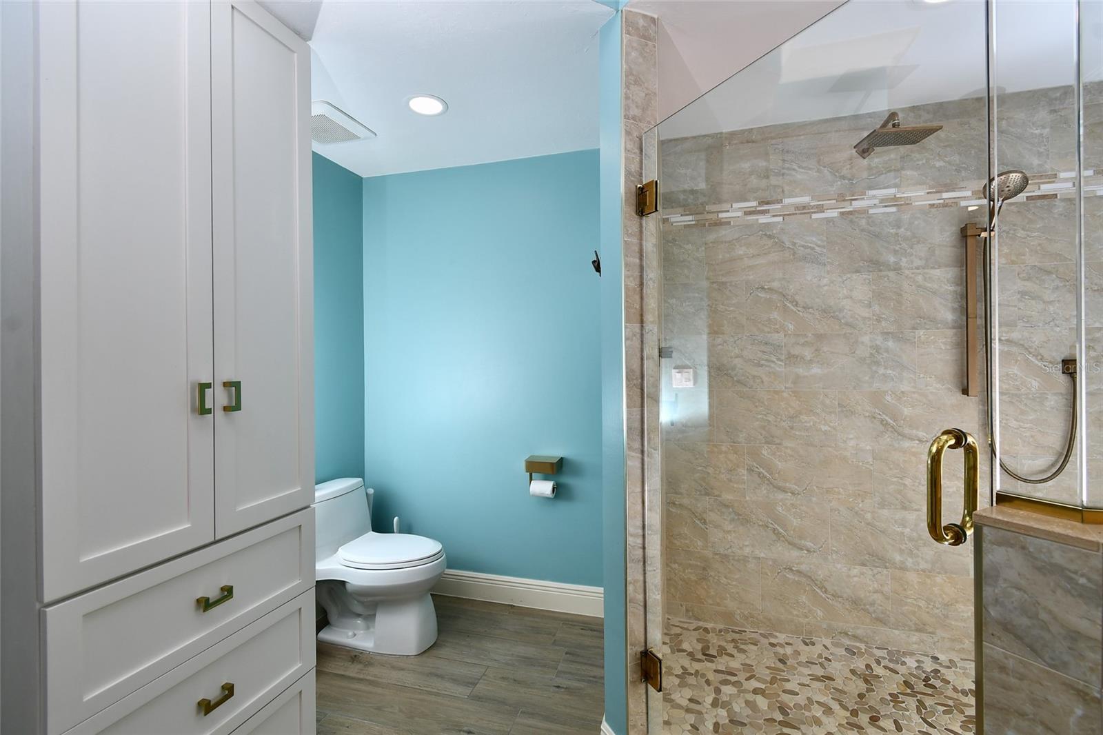 Image 27 of 42 For 3321 Sunset Key Circle 408