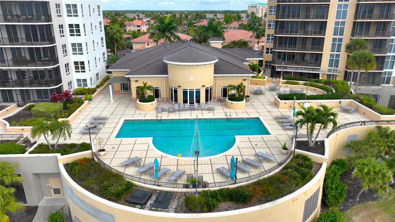 Image 29 of 42 For 3321 Sunset Key Circle 408