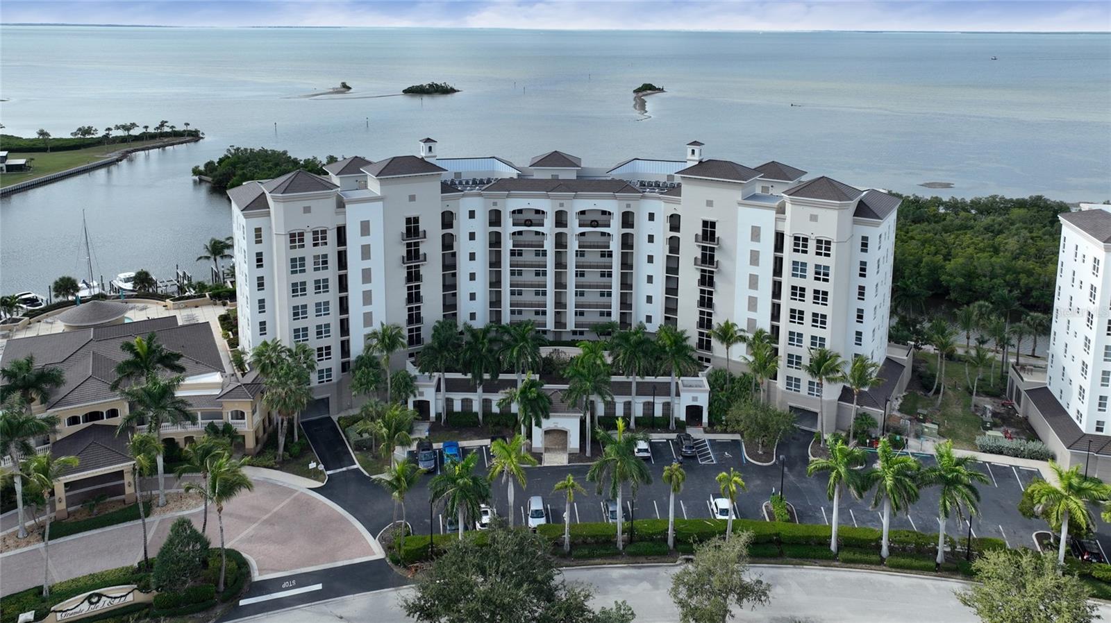 Image 38 of 42 For 3321 Sunset Key Circle 408