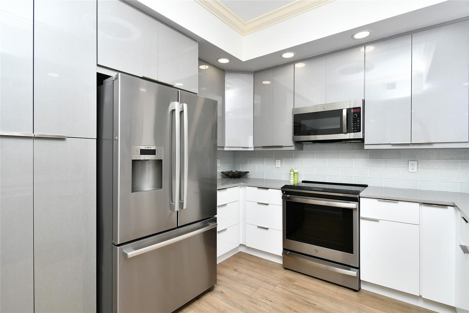 Image 8 of 42 For 3321 Sunset Key Circle 408