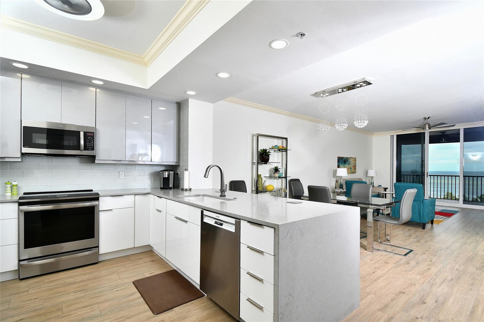 Image 9 of 42 For 3321 Sunset Key Circle 408