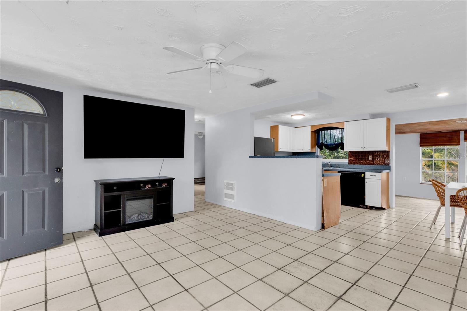 Image 5 of 33 For 830 3rd Street