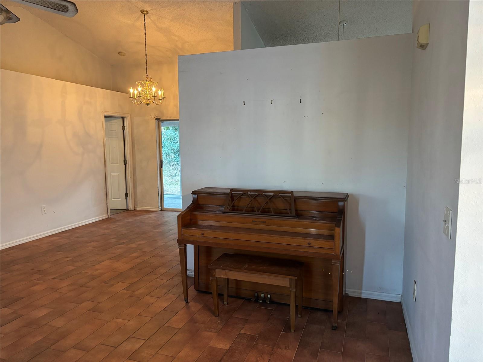 Image 5 of 6 For 2405 Appaloosa Circle