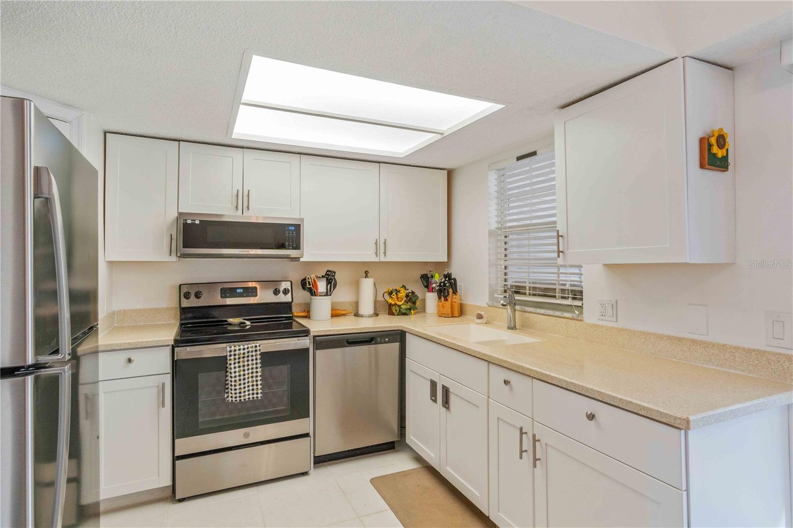 Image 21 of 36 For 4158 Tamiami Trail G2