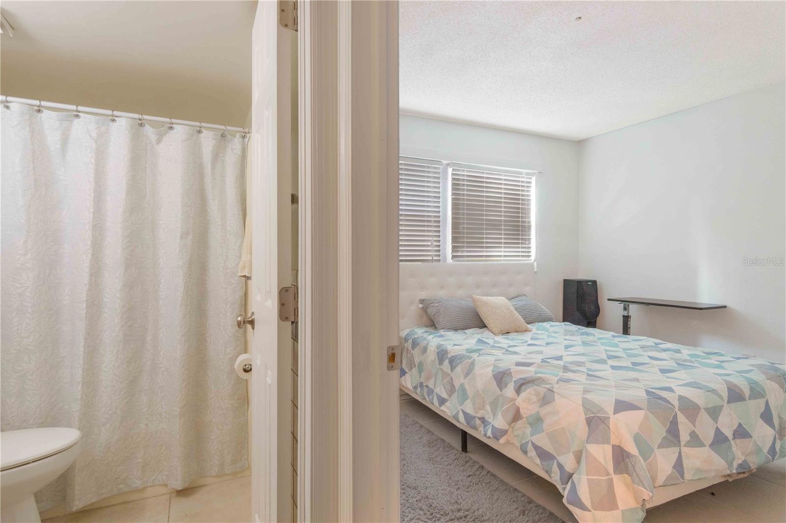 Image 30 of 36 For 4158 Tamiami Trail G2