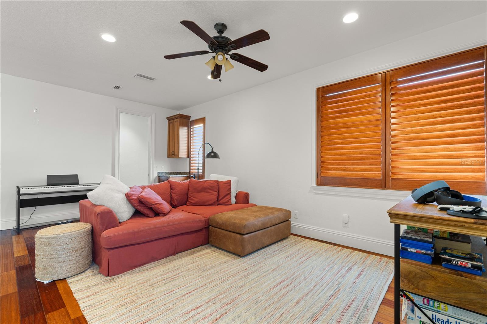 Image 72 of 90 For 4469 Harbor Boulevard