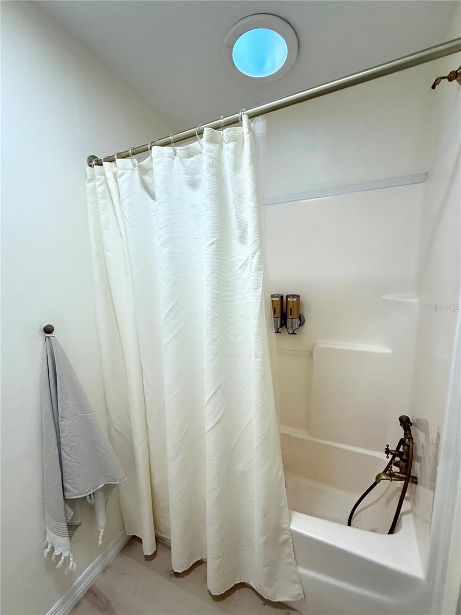 Image 23 of 58 For 5516 Maze Drive