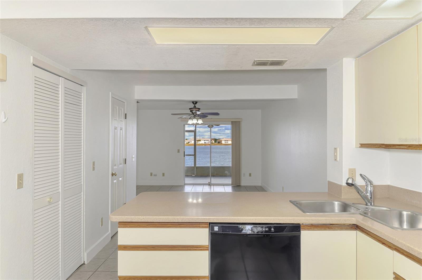 Image 11 of 64 For 26310 Rampart Boulevard 505-e