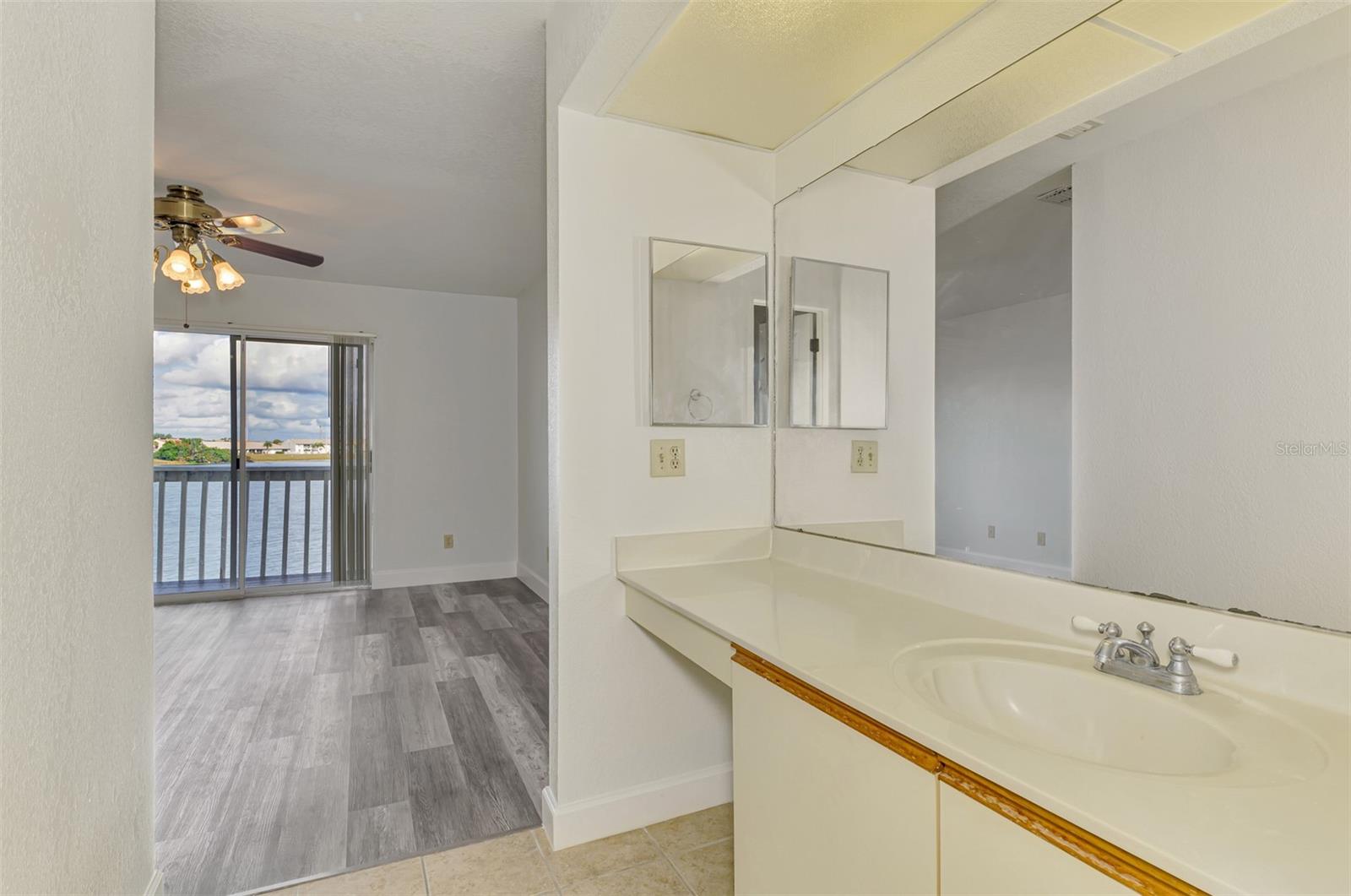 Image 28 of 64 For 26310 Rampart Boulevard 505-e