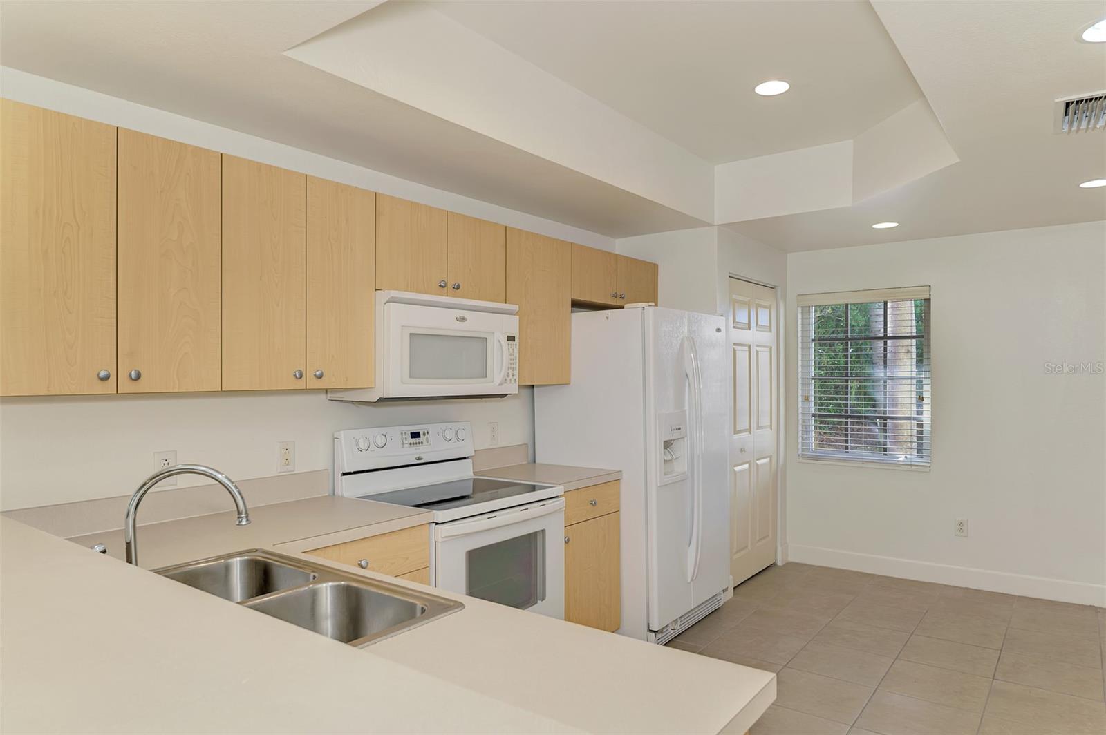 Image 9 of 52 For 1246 Rio De Janeiro Avenue 510