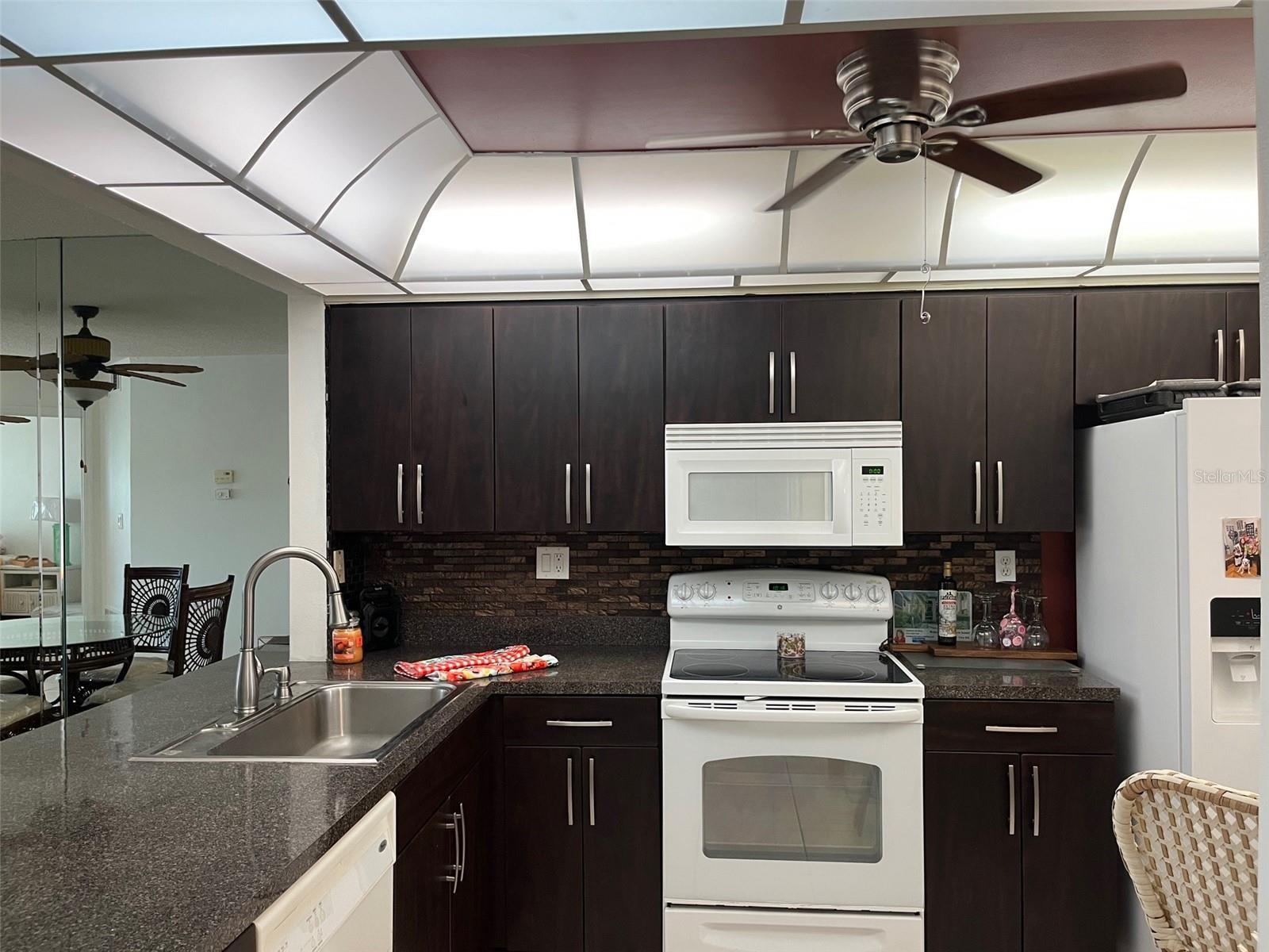 Image 12 of 36 For 23465 Harborview Road 1006