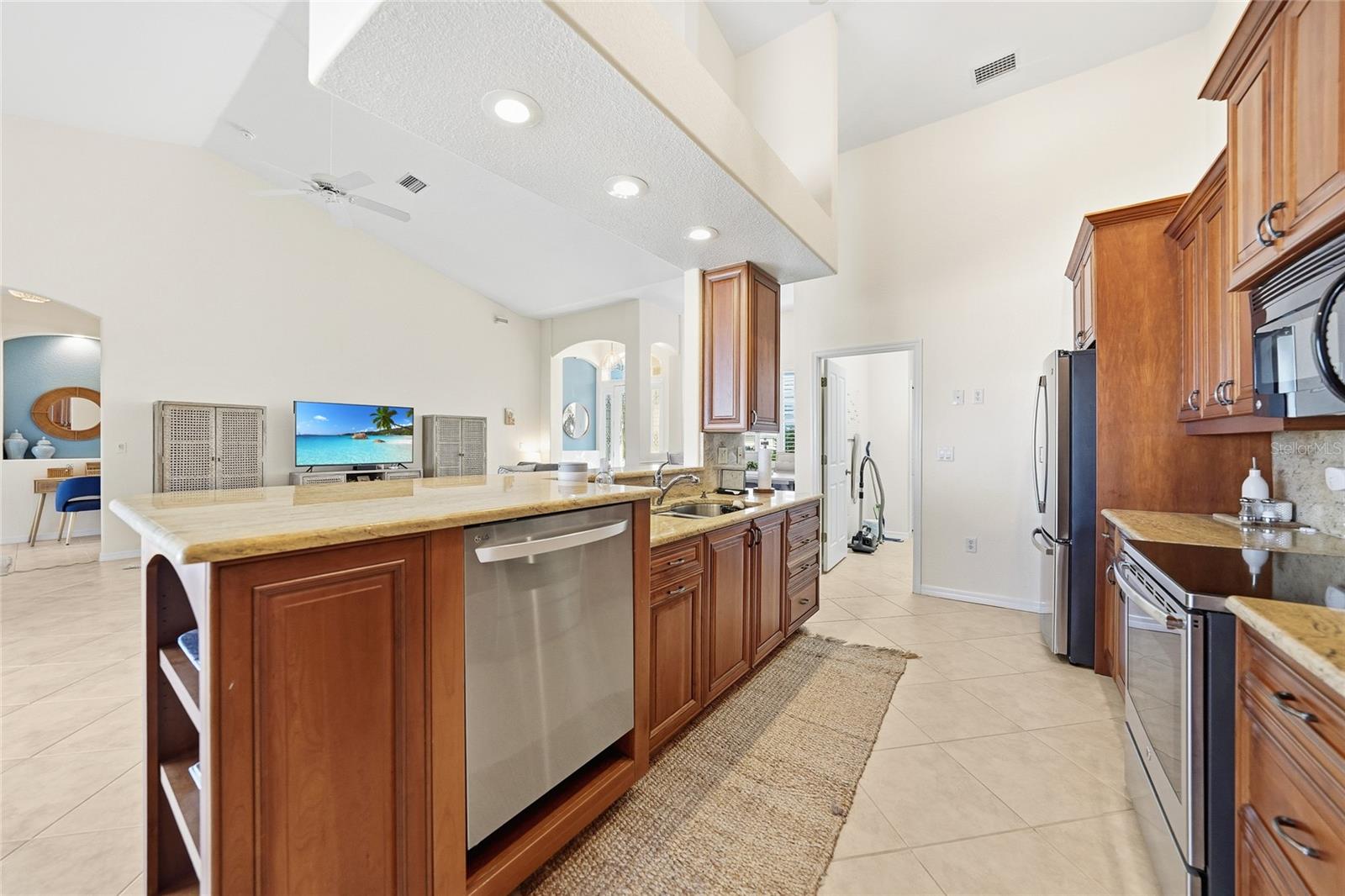 Image 20 of 67 For 43 Tropicana Drive