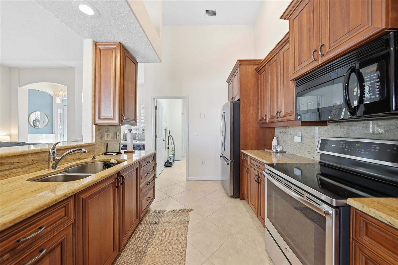 Image 22 of 67 For 43 Tropicana Drive