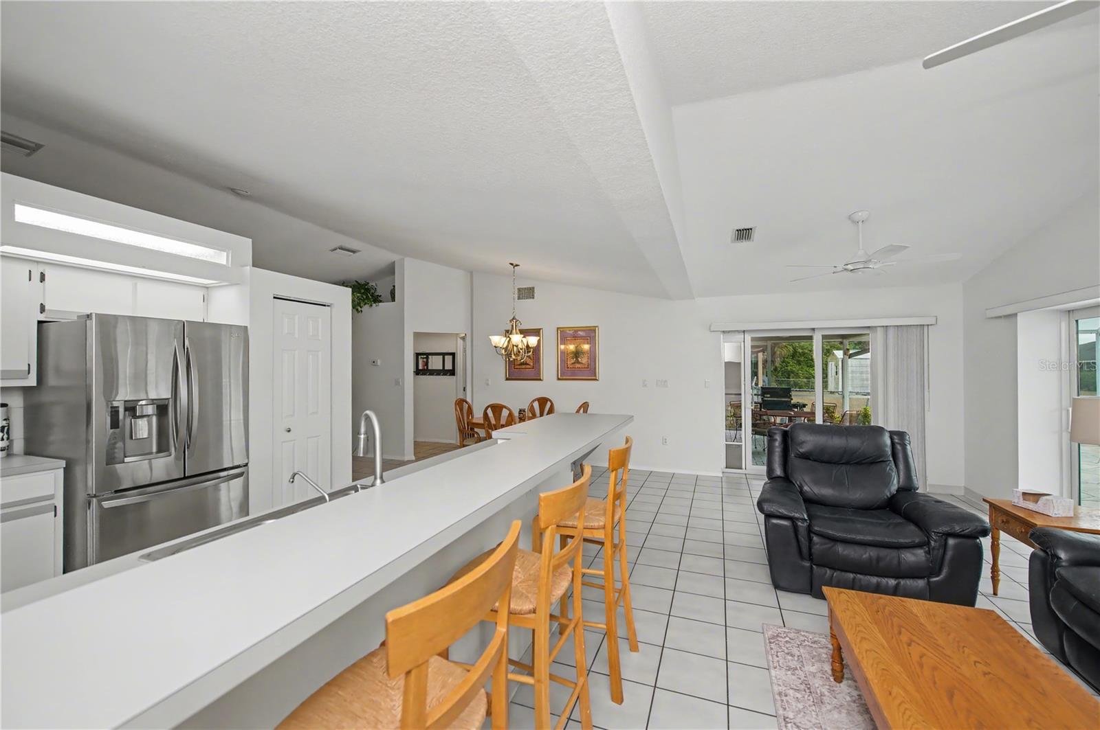 Listing photo id 17 for 21311 Leonard Avenue