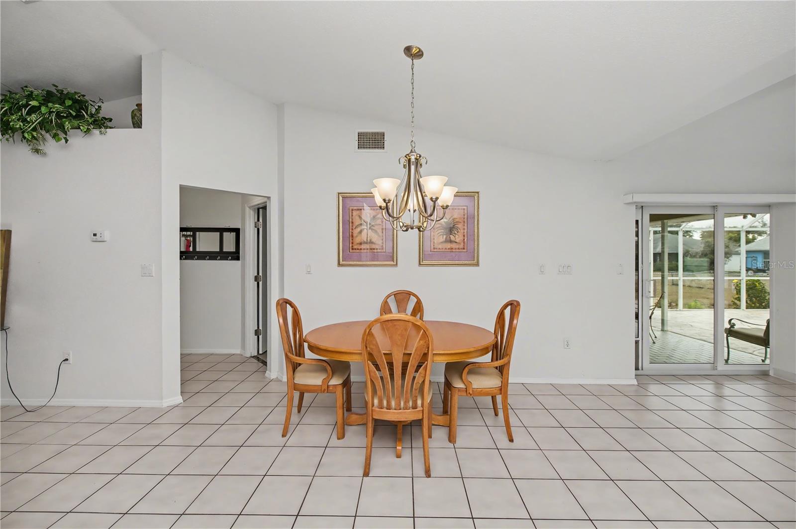 Listing photo id 18 for 21311 Leonard Avenue