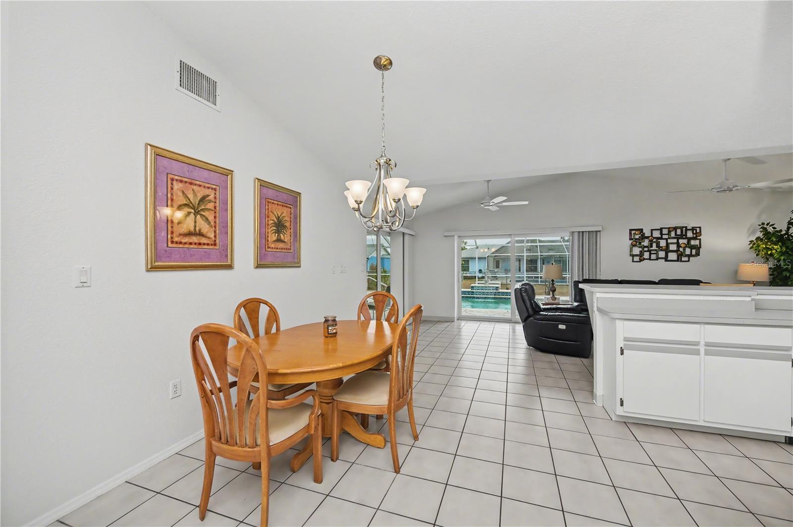 Listing photo id 20 for 21311 Leonard Avenue