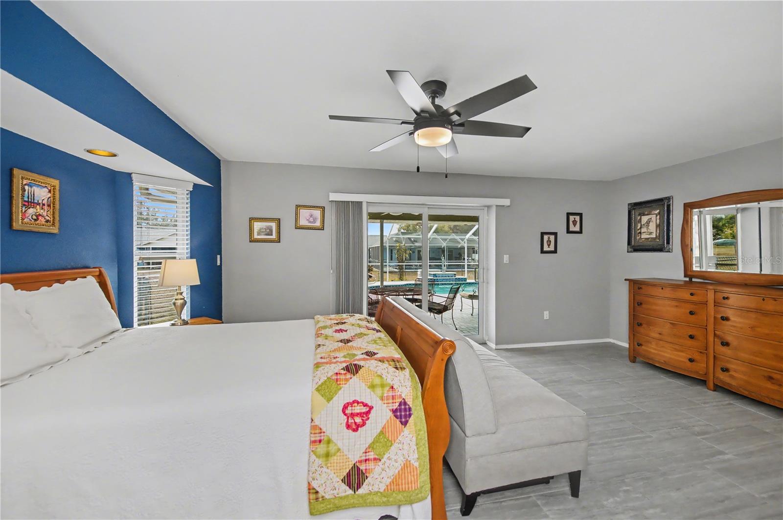 Listing photo id 26 for 21311 Leonard Avenue