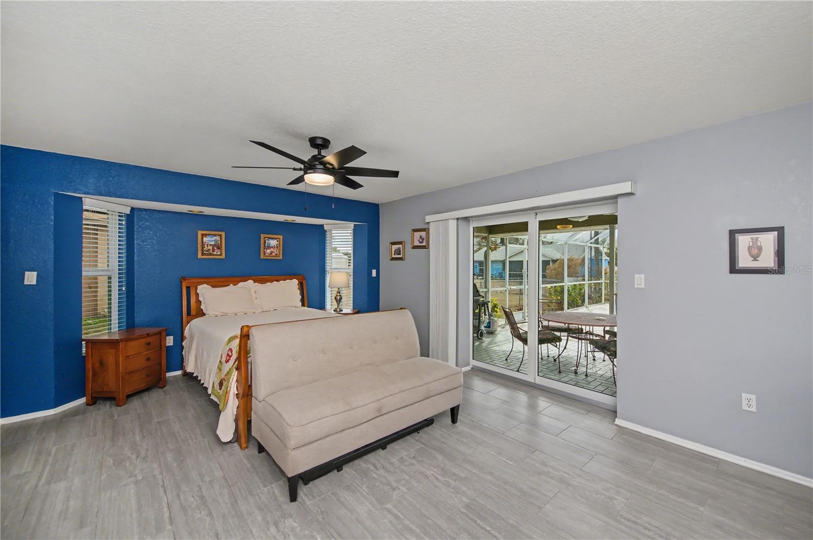 Listing photo id 27 for 21311 Leonard Avenue