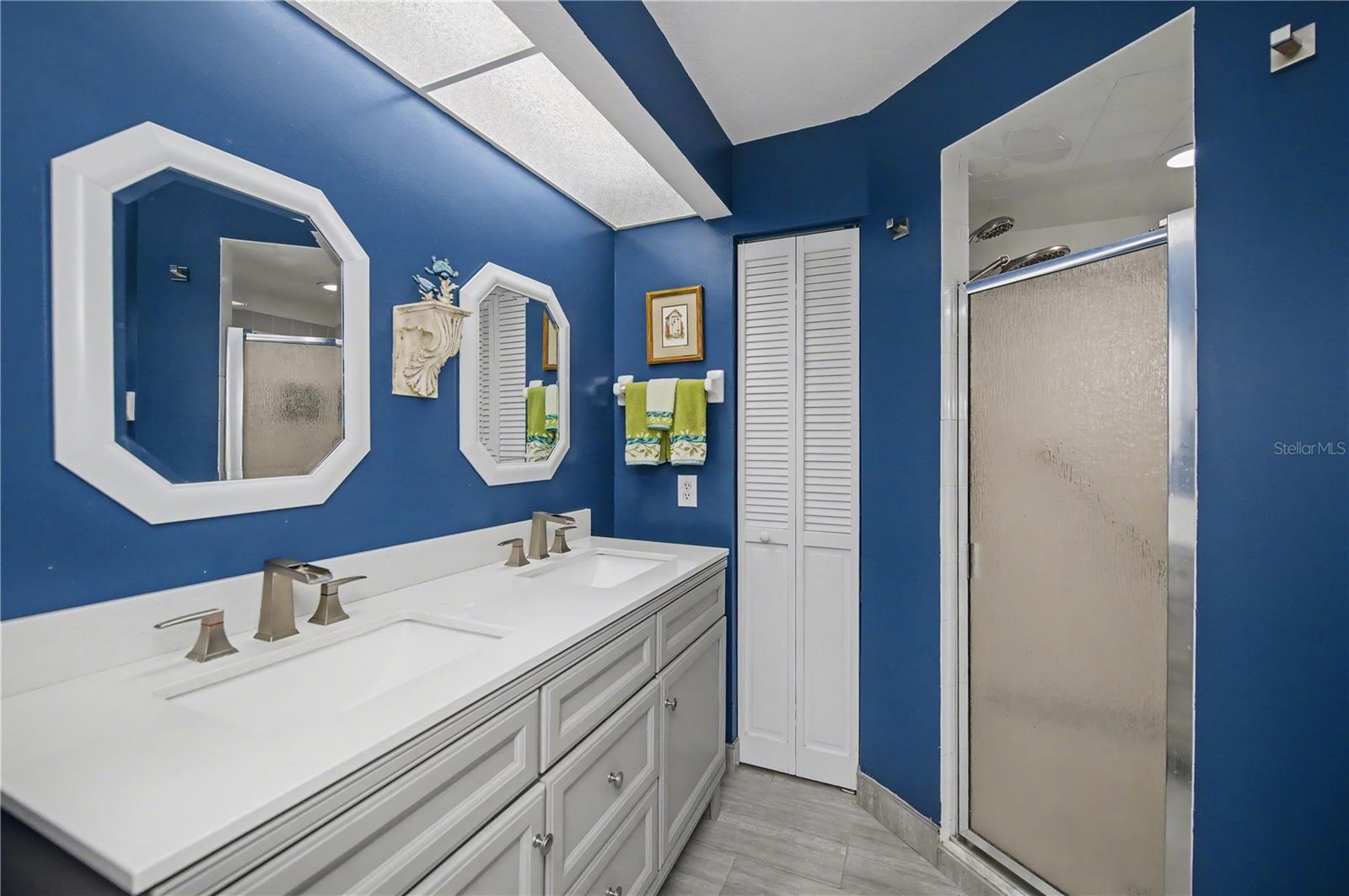 Listing photo id 29 for 21311 Leonard Avenue