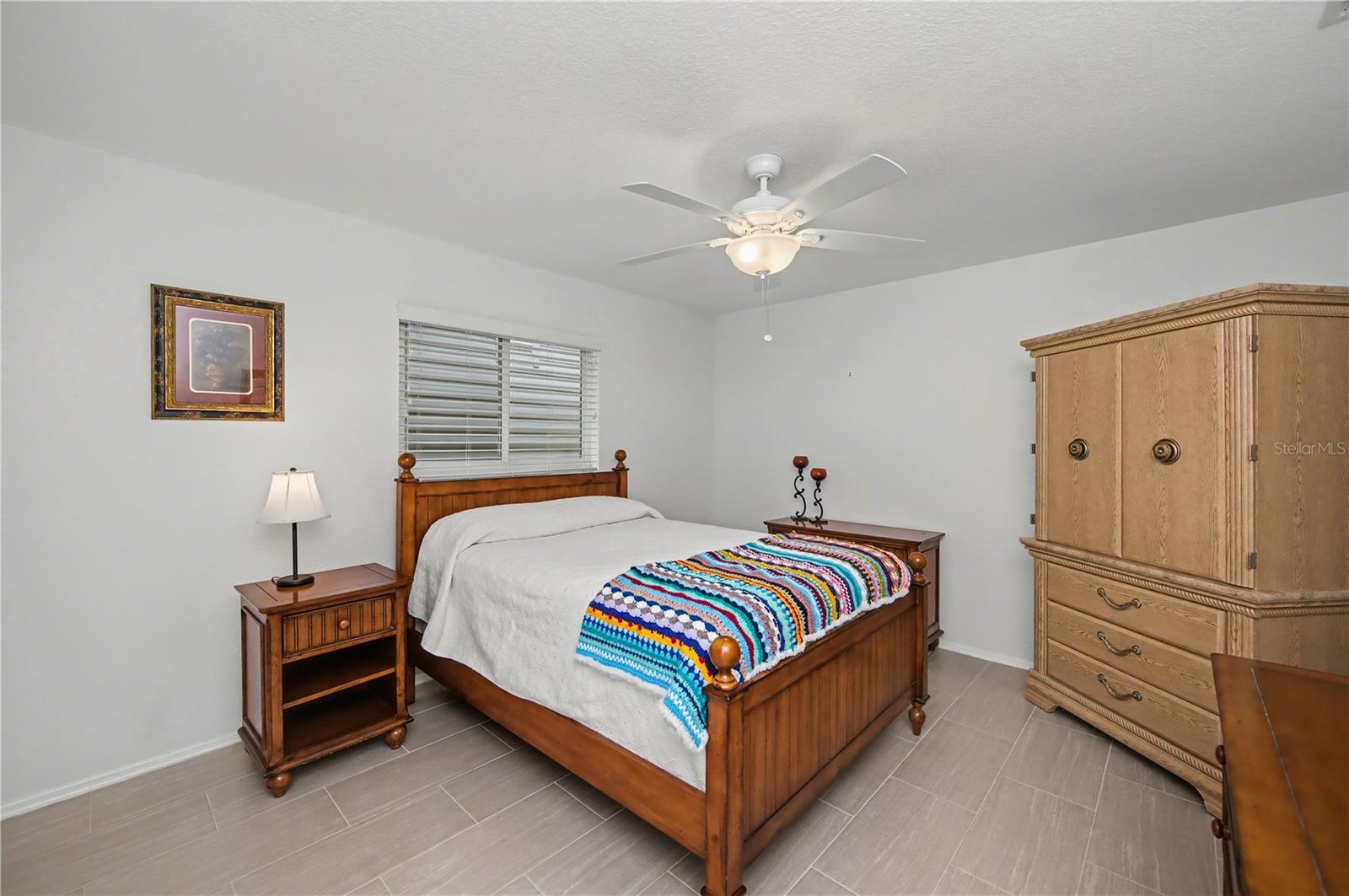 Listing photo id 34 for 21311 Leonard Avenue