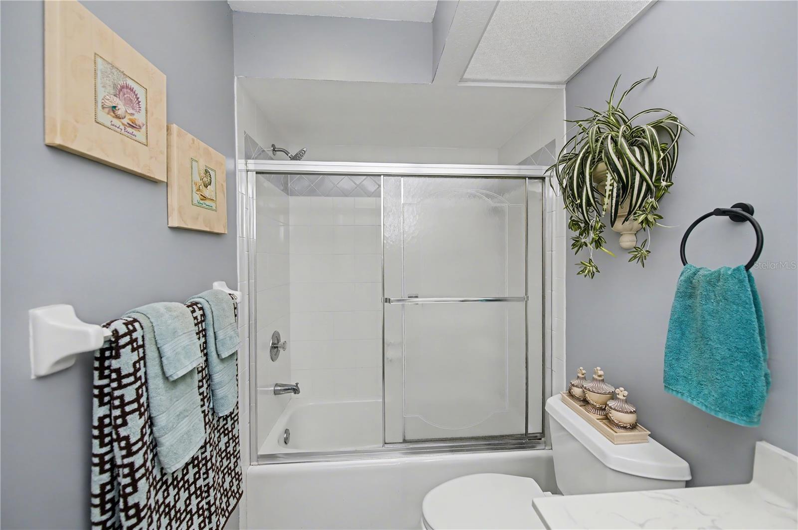 Listing photo id 35 for 21311 Leonard Avenue